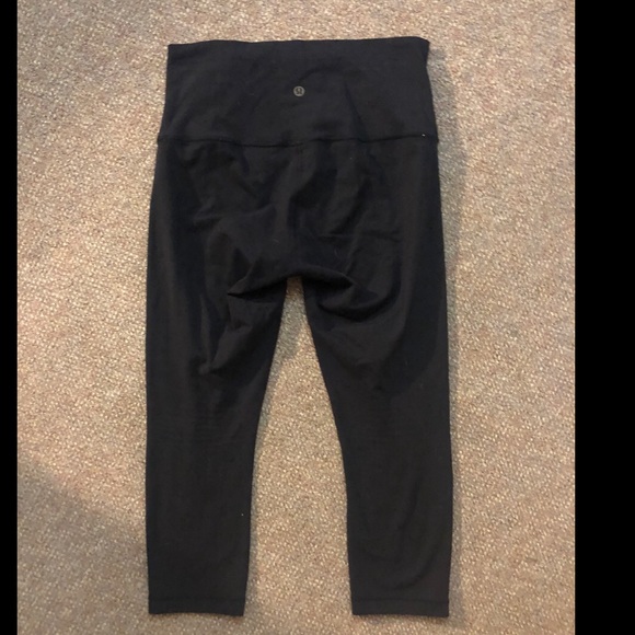 Lululemon black Capri leggings size 8 - Picture 4 of 6